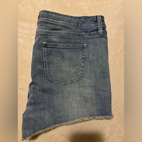 Juicy Jean Couture Denim Shorts 💙🩵 - Picture 2 of 6